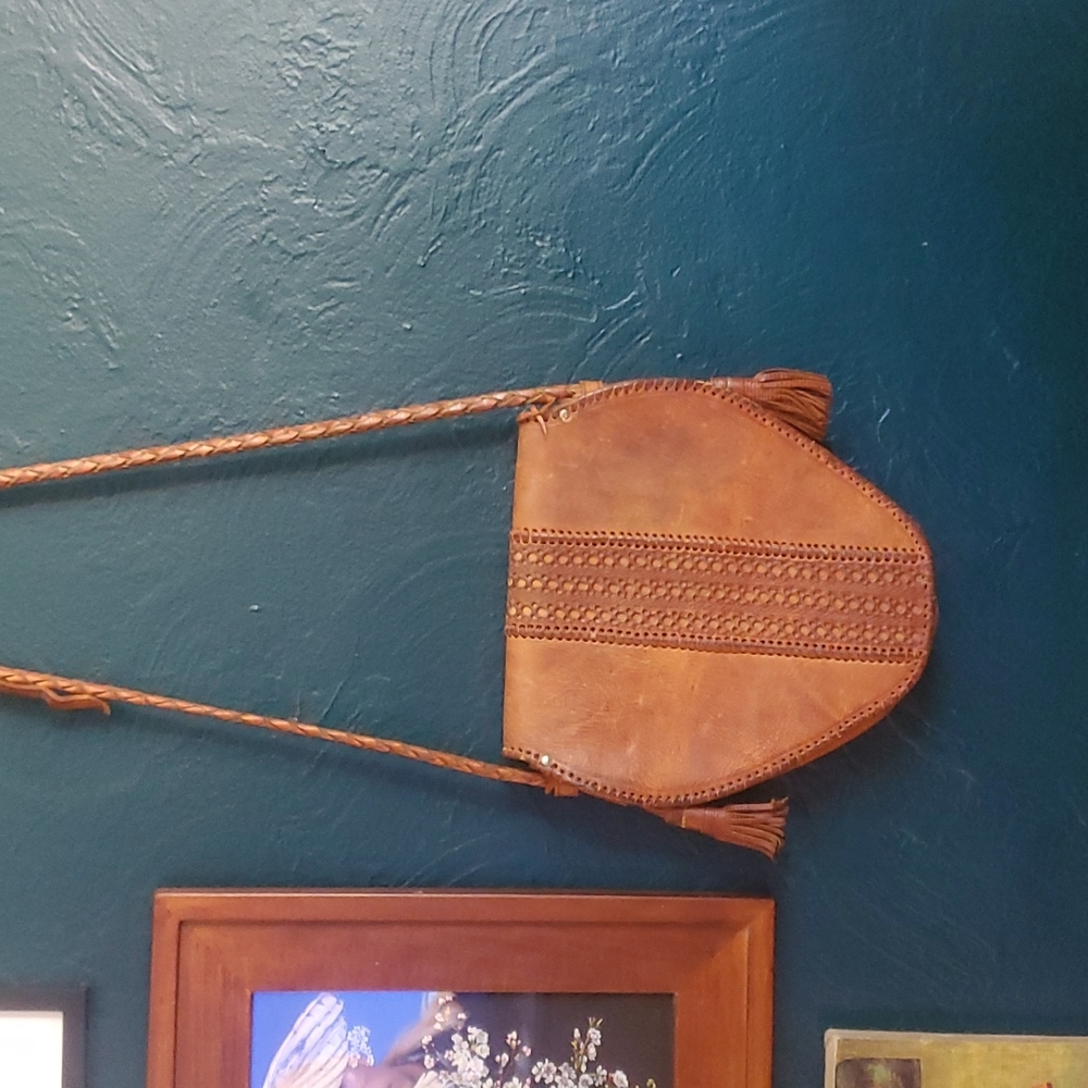 Vintage Handmade Morrocan leather purse with embossed silver detail and tassels - Picture 6 of 8